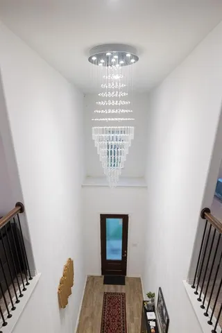 a view of entryway with livingroom