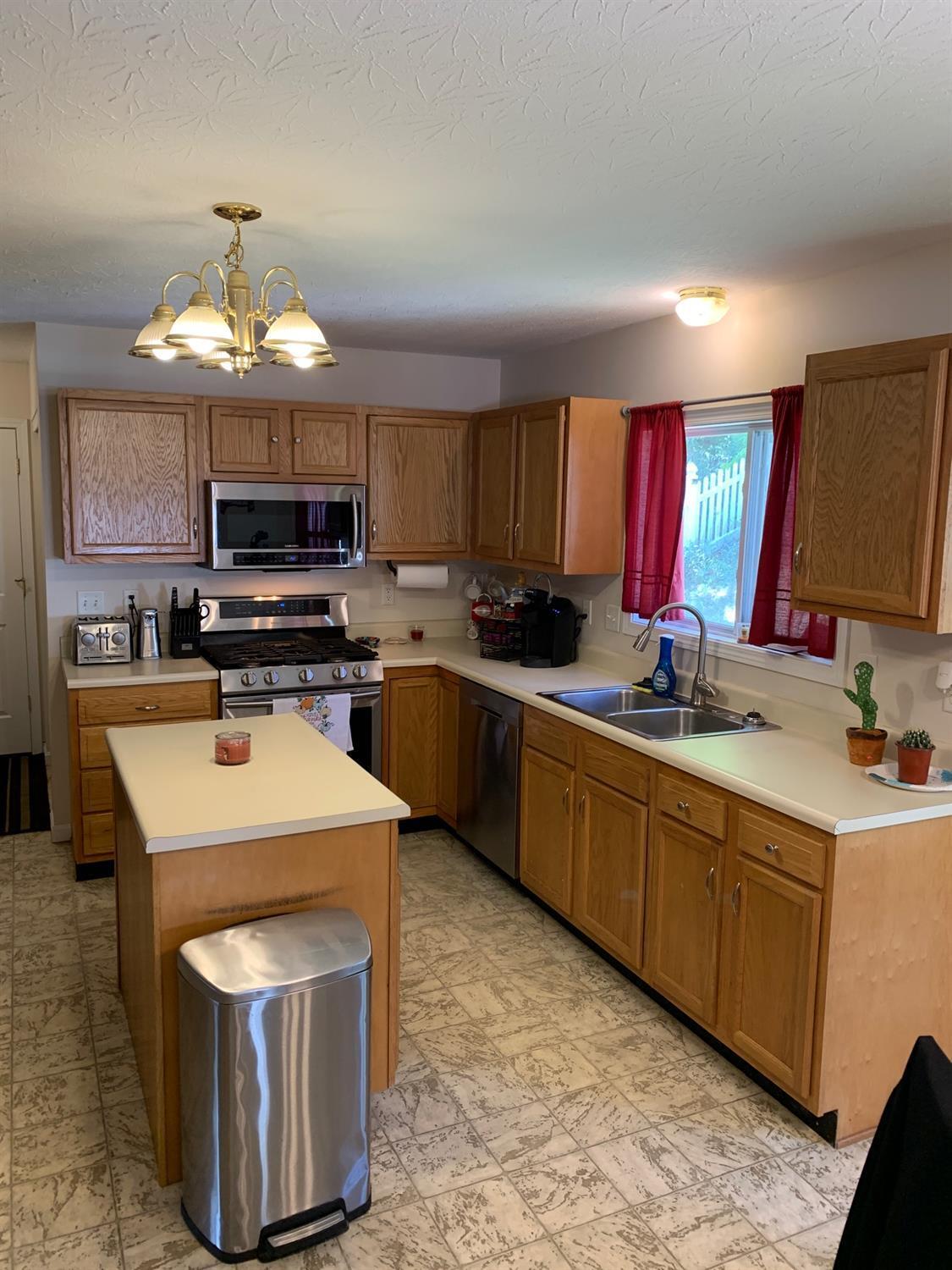 8215 Sheed Road Cincinnati, OH 45247 - Photo 4 of 20