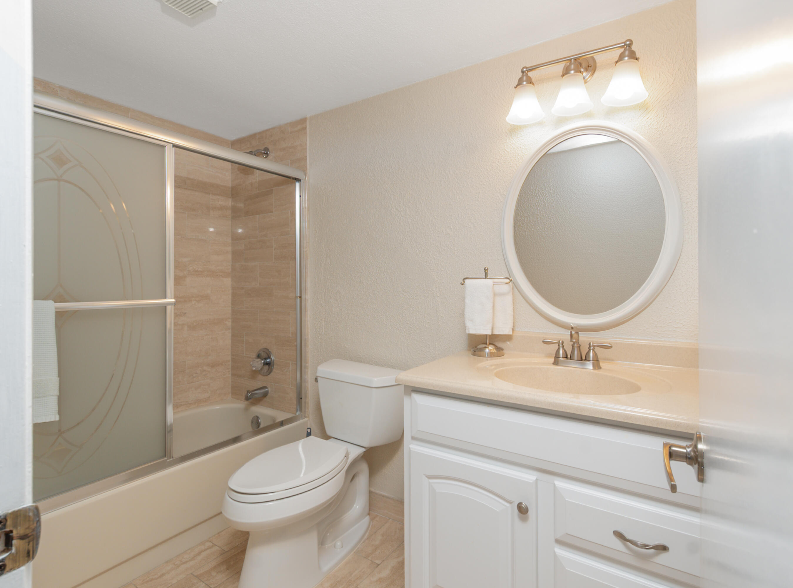 7153 Promenade Drive, Unit 601 Boca Raton, FL 33433 - Photo 21 of 48 Guest Bath