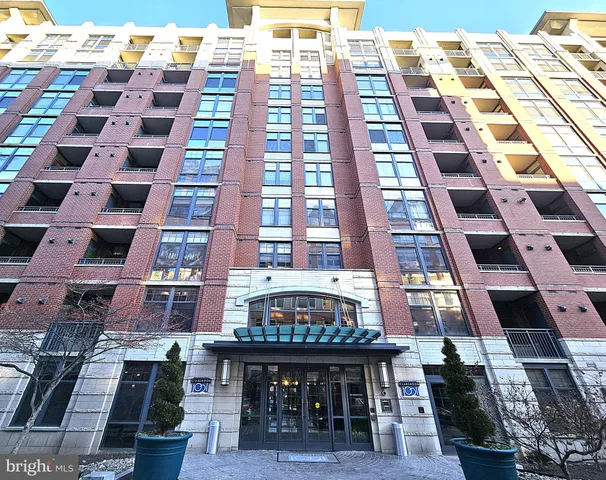 $2,575 | 1021 North Garfield Street, Unit 218, Arlington, VA 22201