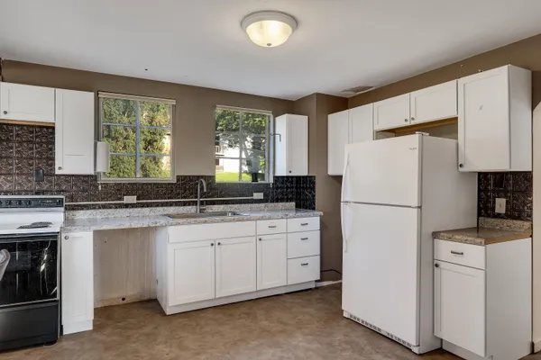 $689,000 | 2128-2130 Highway 16, La Crosse, WI 54601