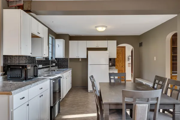 $689,000 | 2128-2130 Highway 16, La Crosse, WI 54601