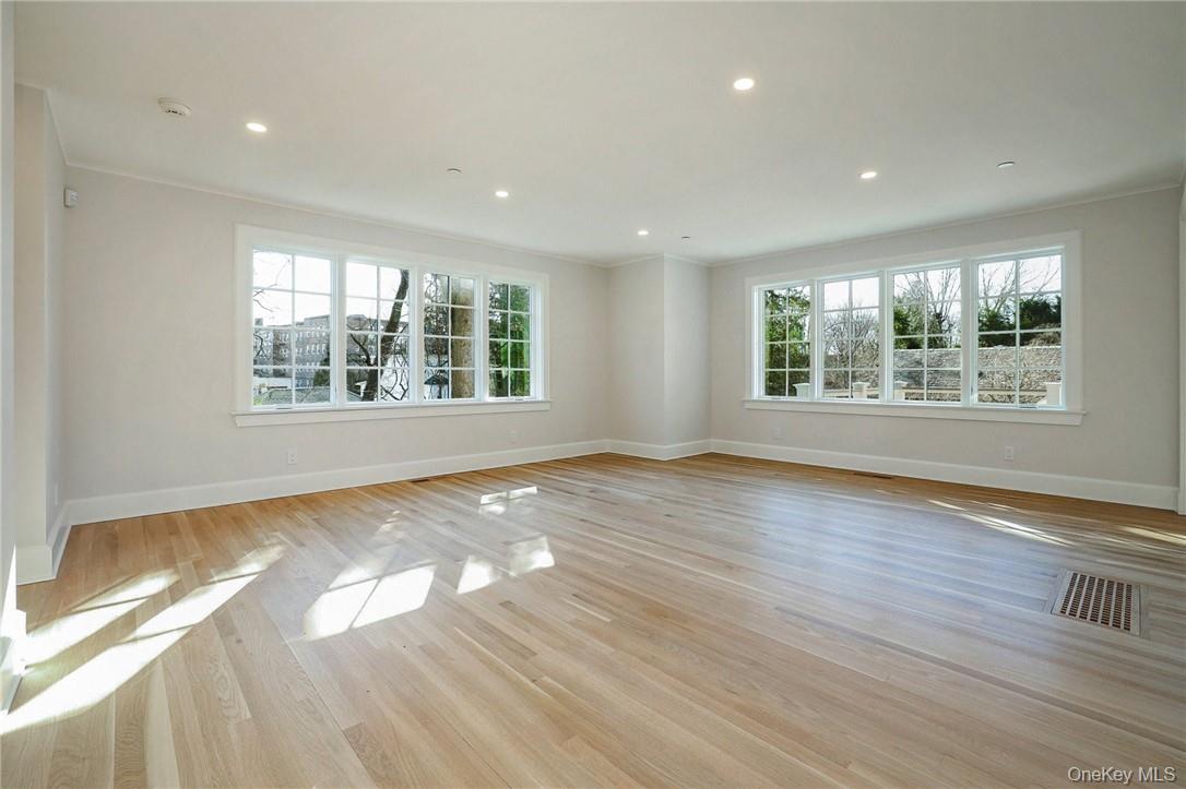 40 Mendota Avenue Rye, NY 10580 - Photo 11 of 31 Family Room