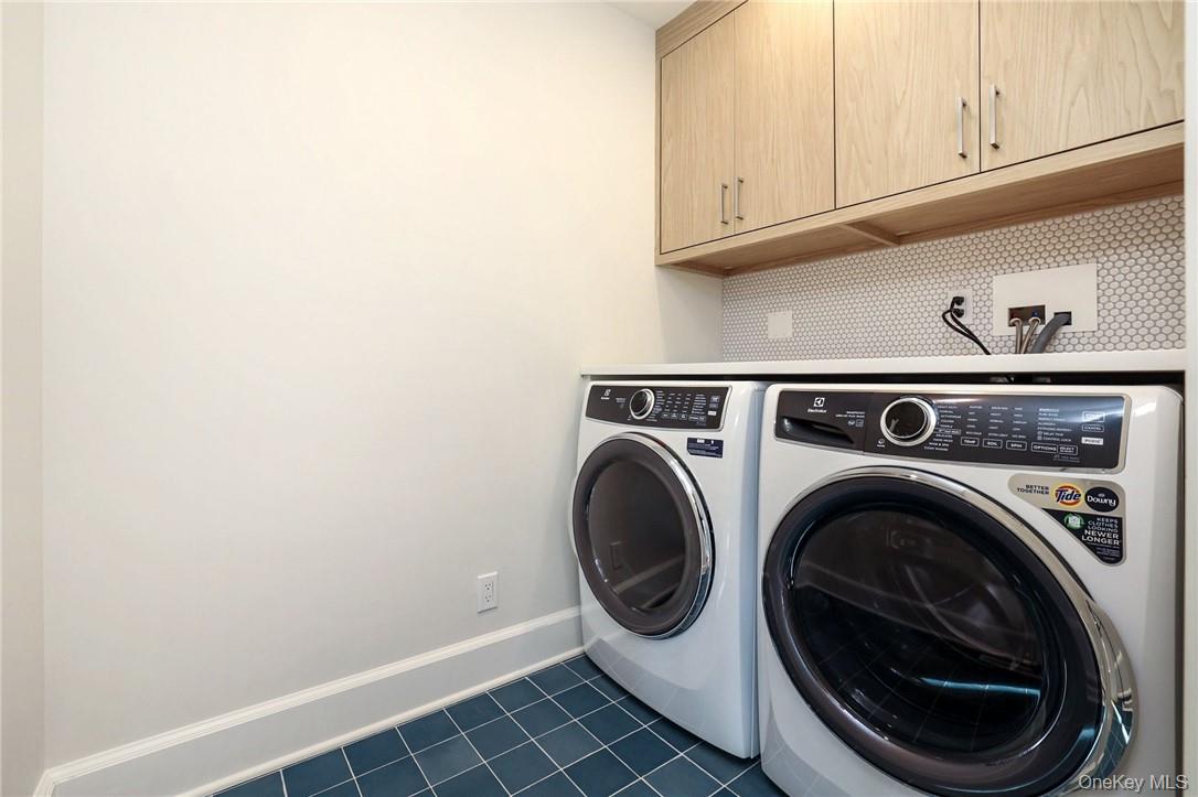 40 Mendota Avenue Rye, NY 10580 - Photo 18 of 31 New 1st floor laundry room