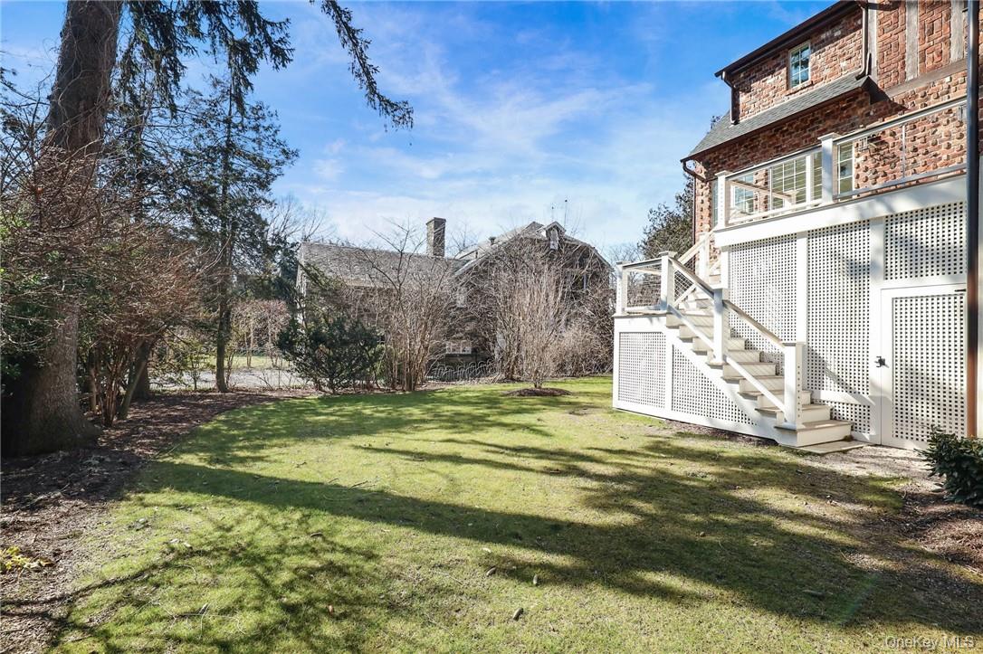 40 Mendota Avenue Rye, NY 10580 - Photo 27 of 31 Back yard