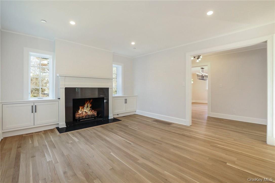 40 Mendota Avenue Rye, NY 10580 - Photo 3 of 31 Living Room w/gas fireplace