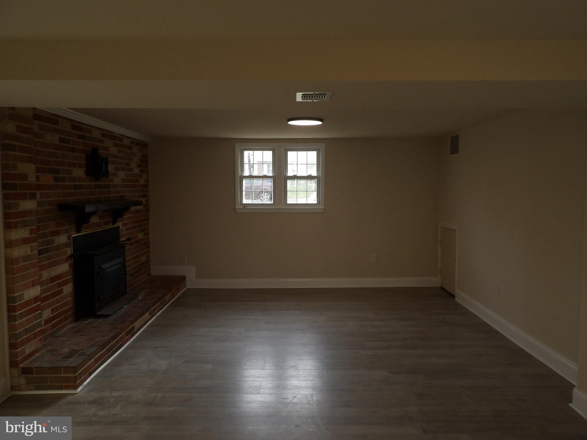 4304 Eldorado Drive, Unit 2 Woodbridge, VA 22193 - Photo 4 of 26 Living Area