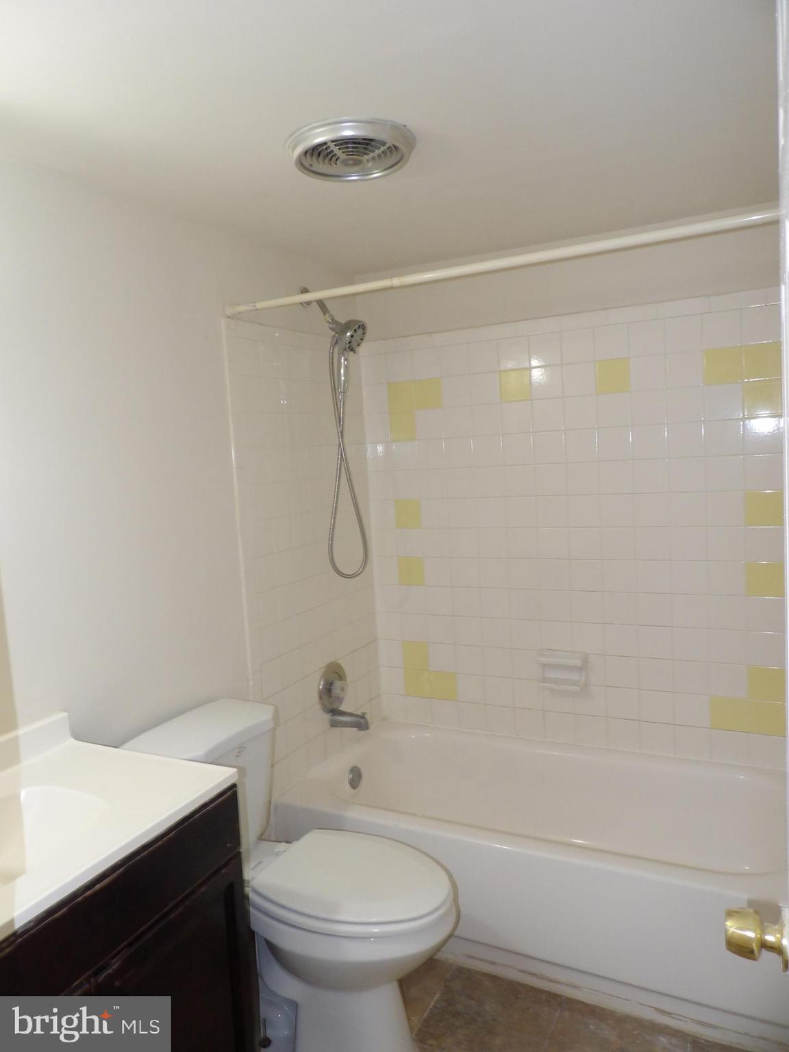 4304 Eldorado Drive, Unit 2 Woodbridge, VA 22193 - Photo 9 of 26 Full Bathroom