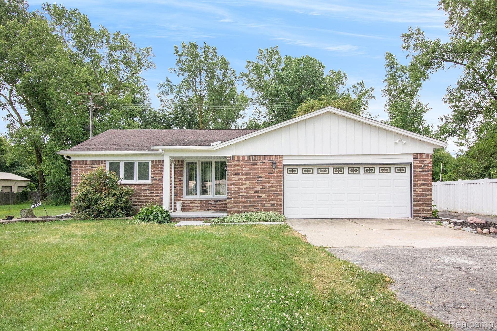 30507 West Road New Boston, MI 48164 - Photo 2 of 28 EXTERIOR FRONT
