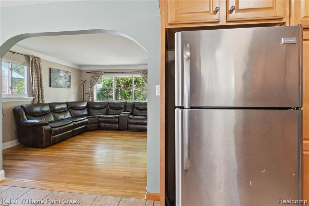 12960 Common Road Warren, MI 48088 - Photo 9 of 33