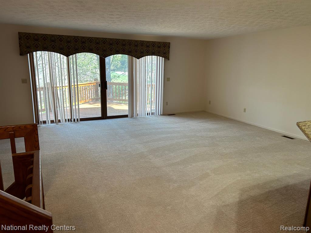 6572 Ridgeview Drive Clarkston, MI 48346 - Photo 3 of 25