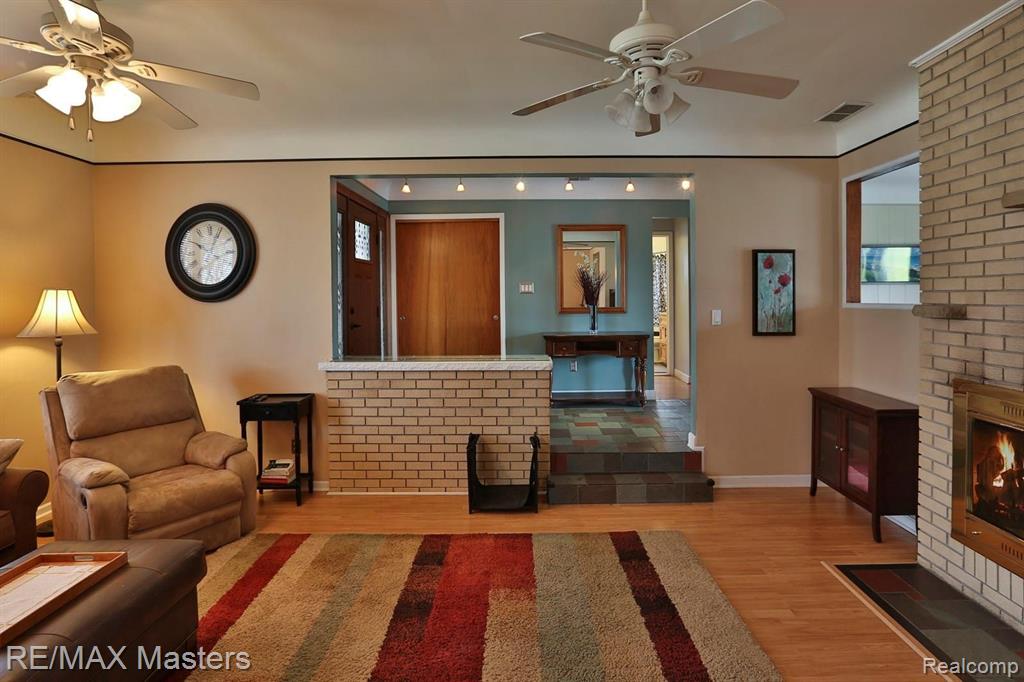 29850 Pointe Drive Gibraltar, MI 48173 - Photo 8 of 20