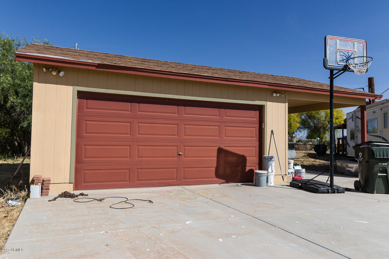 Garage/carport