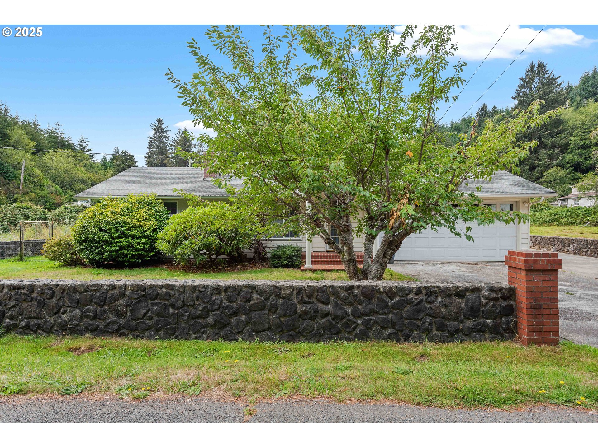 62765 Red Dyke Road Coos Bay, OR 97420 - Photo 3 of 38 Gallery Image 3