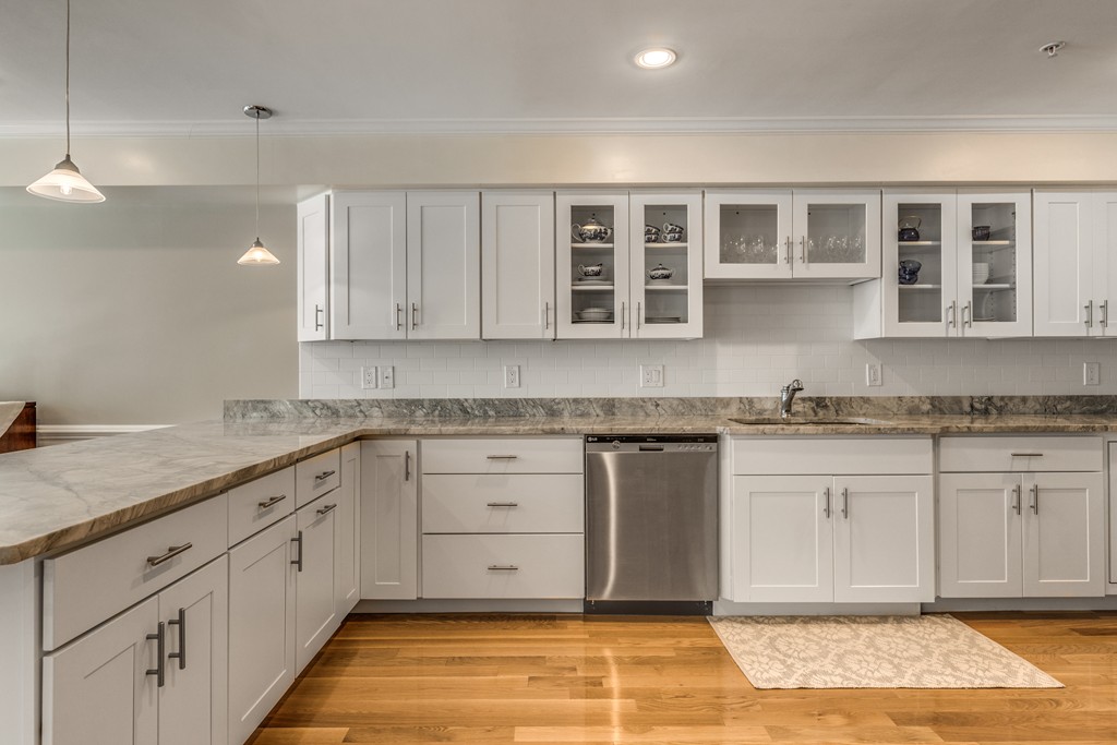 100 Burrill Street, Unit 6 Swampscott, MA 01907 - Photo 7 of 30