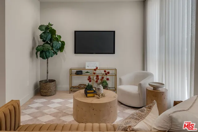 $988,800 | 117 East Plymouth Street, Inglewood, CA 90302