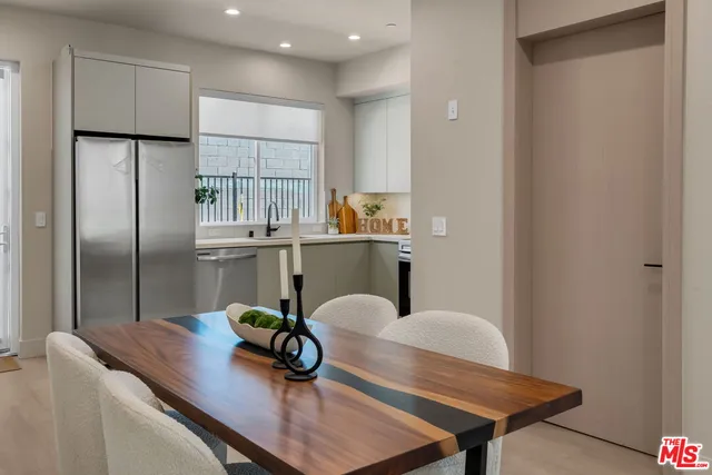 $988,800 | 117 East Plymouth Street, Inglewood, CA 90302