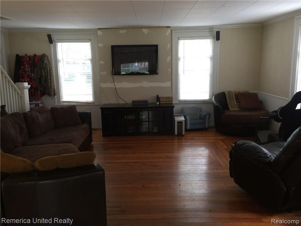 11 South Holcomb Road Clarkston, MI 48346 - Photo 9 of 28 Family Room