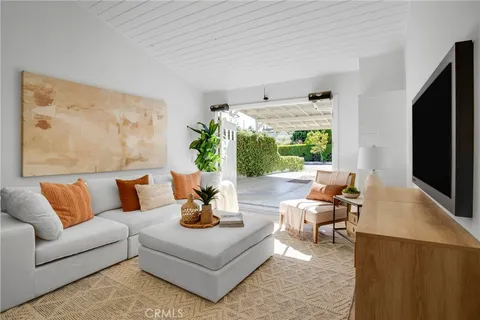 $2,690,000 | 424 South Meadows Avenue, Manhattan Beach, CA 90266