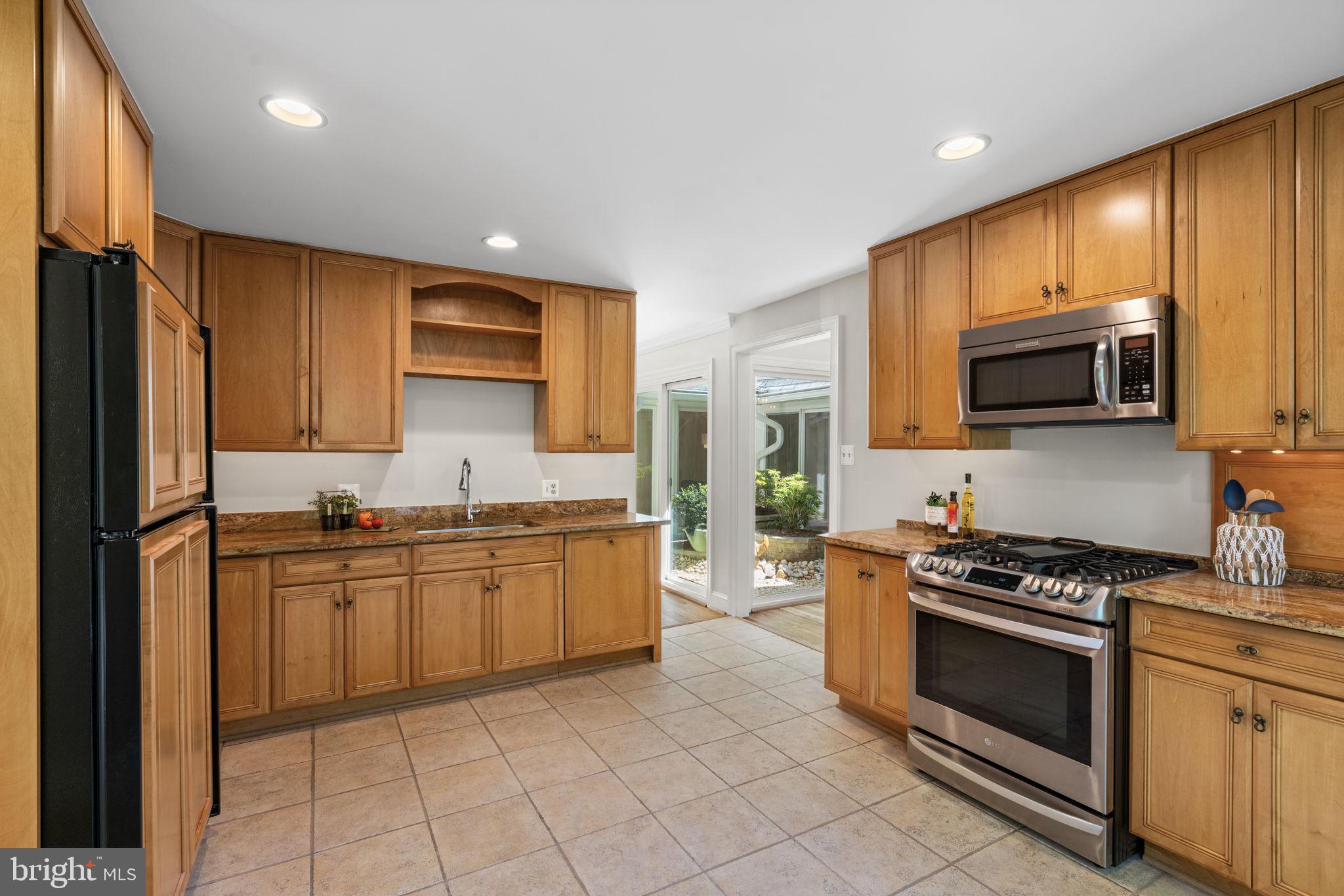 8206 Langbrook Road Springfield, VA 22152 - Photo 20 of 48 Modern Gourmet Kitchen