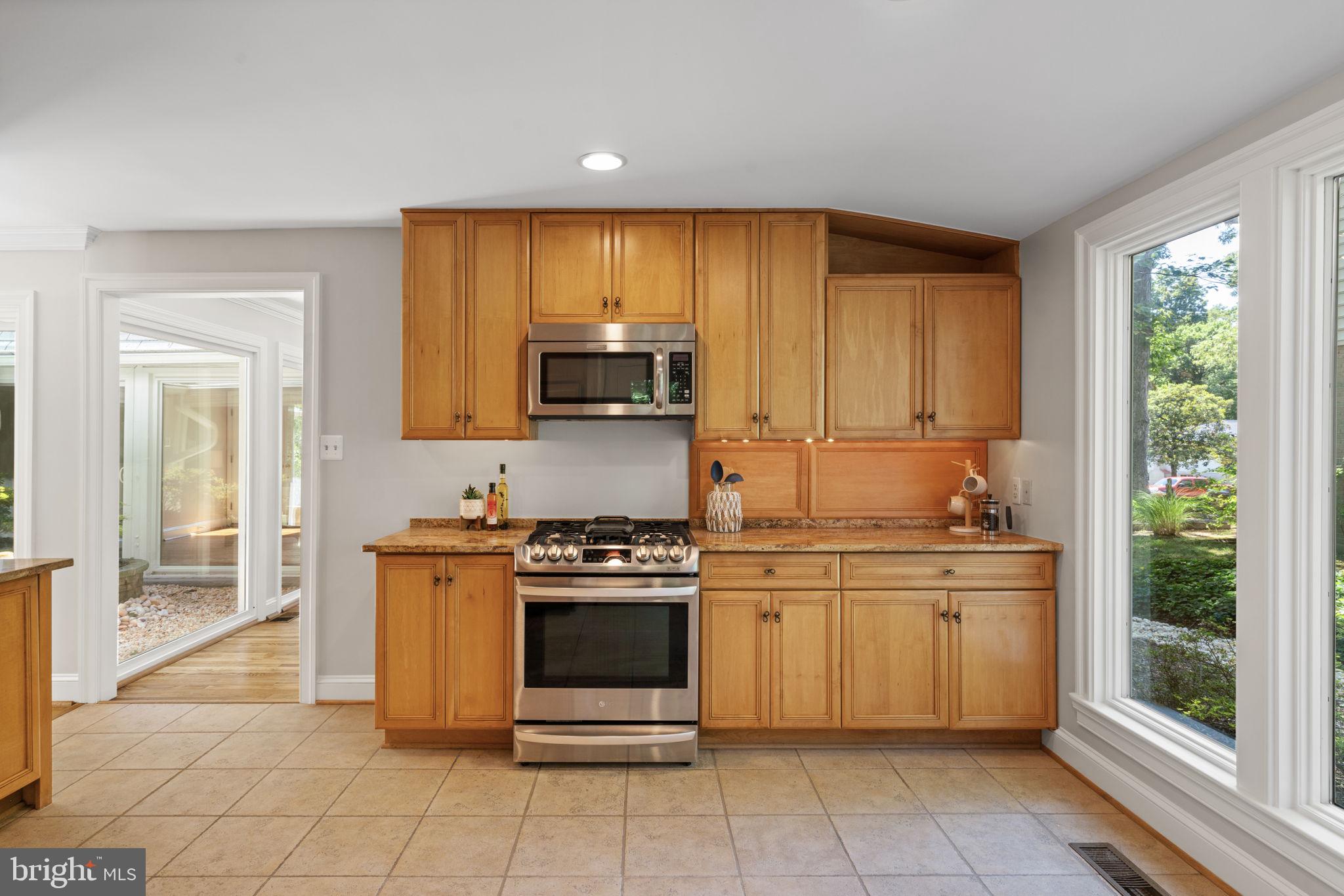 8206 Langbrook Road Springfield, VA 22152 - Photo 22 of 48 Stainless Steel Appliances
