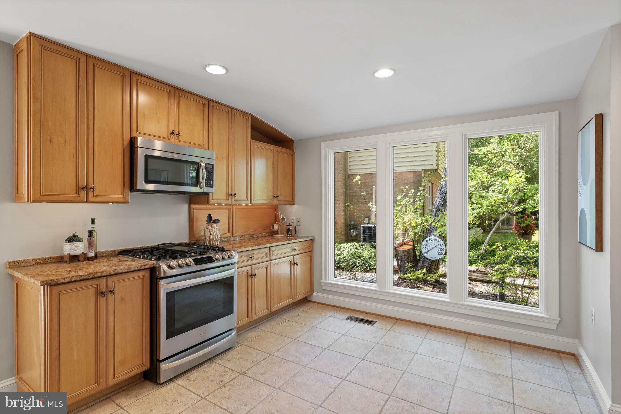 8206 Langbrook Road Springfield, VA 22152 - Photo 23 of 48 Gorgeous Windows