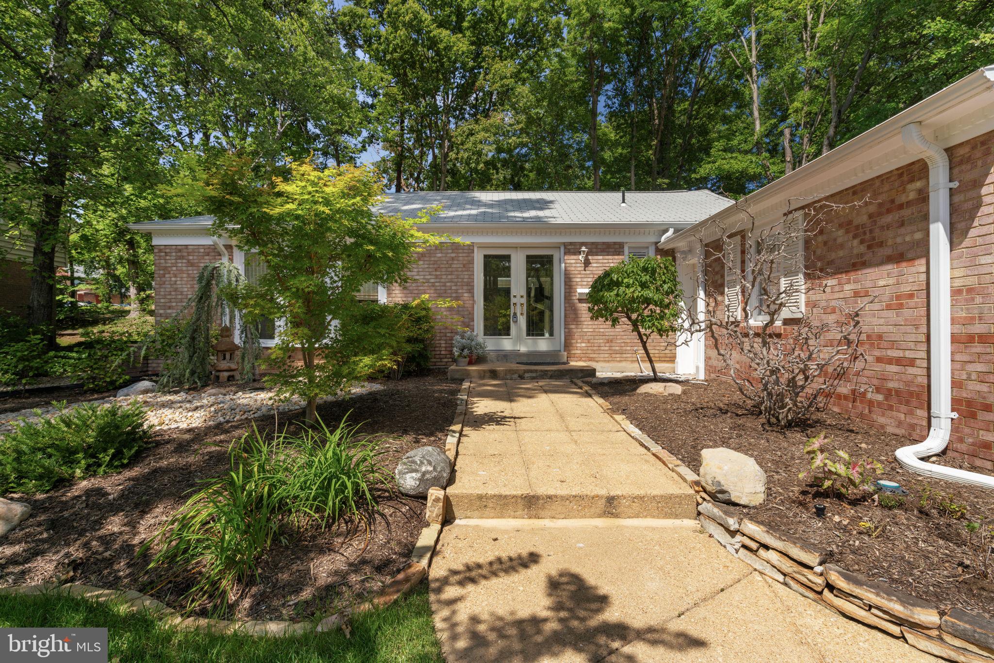 8206 Langbrook Road Springfield, VA 22152 - Photo 9 of 48 Welcome In!