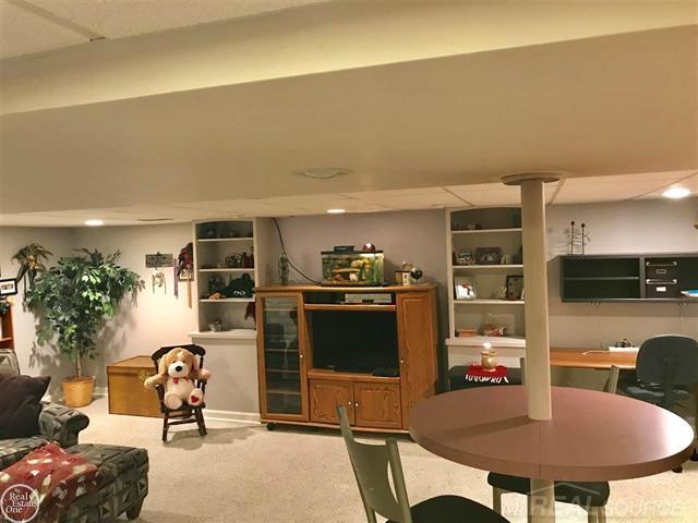16647 Country Ridge Court Macomb, MI 48044 - Photo 17 of 20 31376308-26.JPG