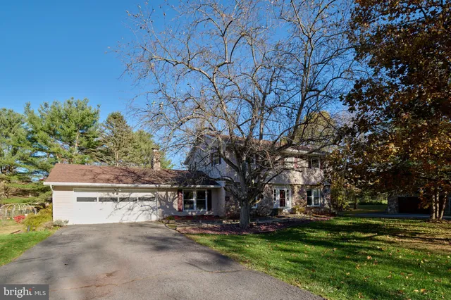 a view of house with yard