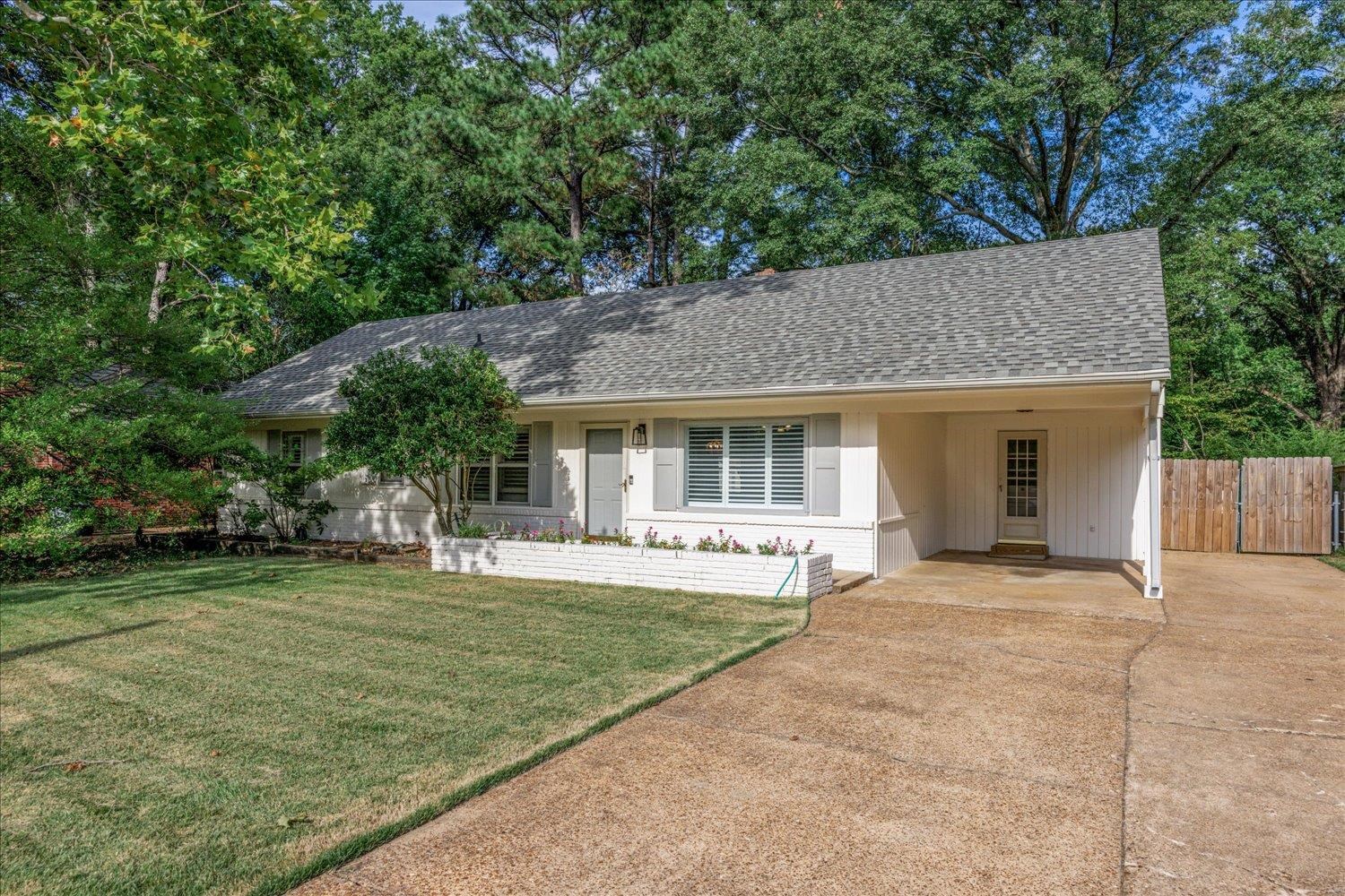296 North White Station Road Memphis, TN 38117 - Photo 2 of 24