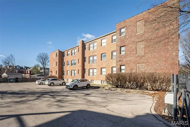 $177,000 | 4220 McPherson Avenue, Unit 304, St. Louis, MO 63108