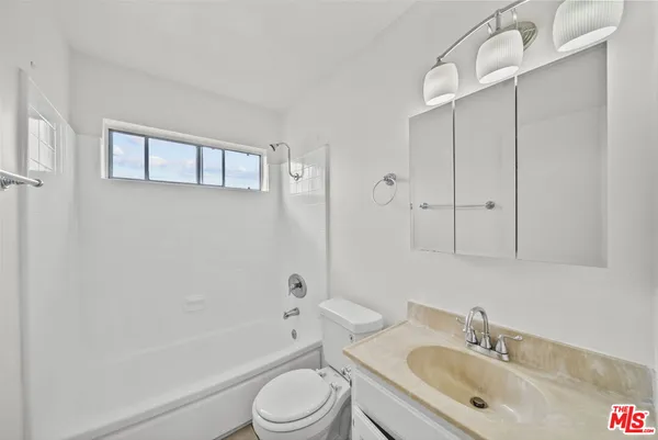 $1,750 | 8371 Northgate Avenue, Unit 16, Canoga Park, CA 91304