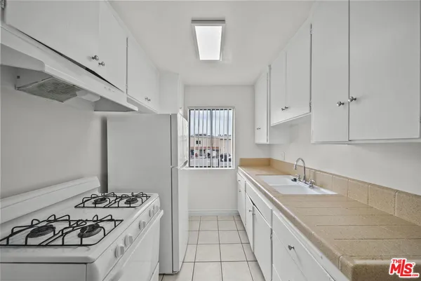 $1,750 | 8371 Northgate Avenue, Unit 16, Canoga Park, CA 91304