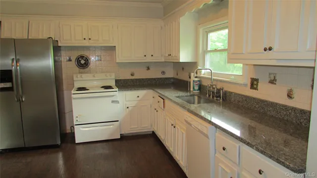 $2,200 | 19 Fenmore Drive, Unit 1, Wappingers Falls, NY 12590