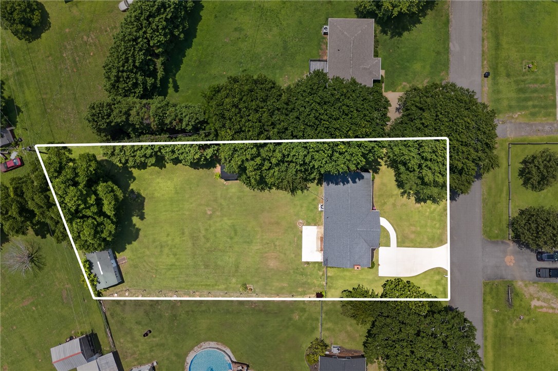 113 Greenfield Avenue Pendleton, SC 29670 - Photo 38 of 40 An overhead perspective highlights this property's generous yard space, inviting driveway, and private surroundings.
