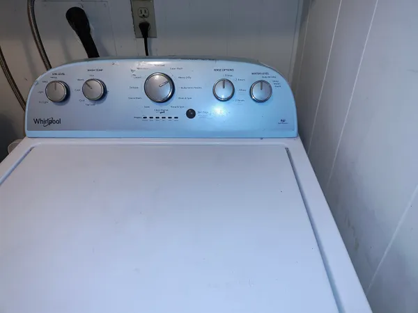 a view of utility room