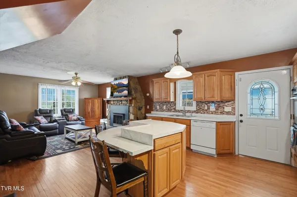 $249,999 | 138 Luttie Banner Drive, Castlewood, VA 24224