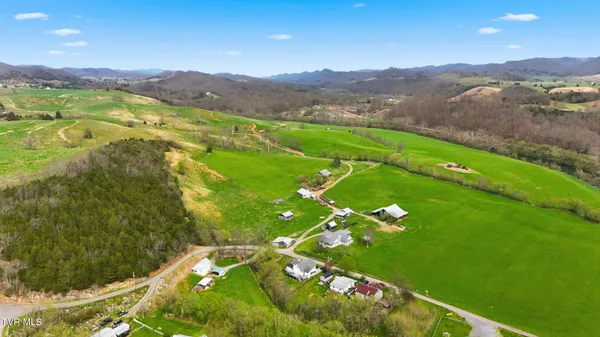 $249,999 | 138 Luttie Banner Drive, Castlewood, VA 24224