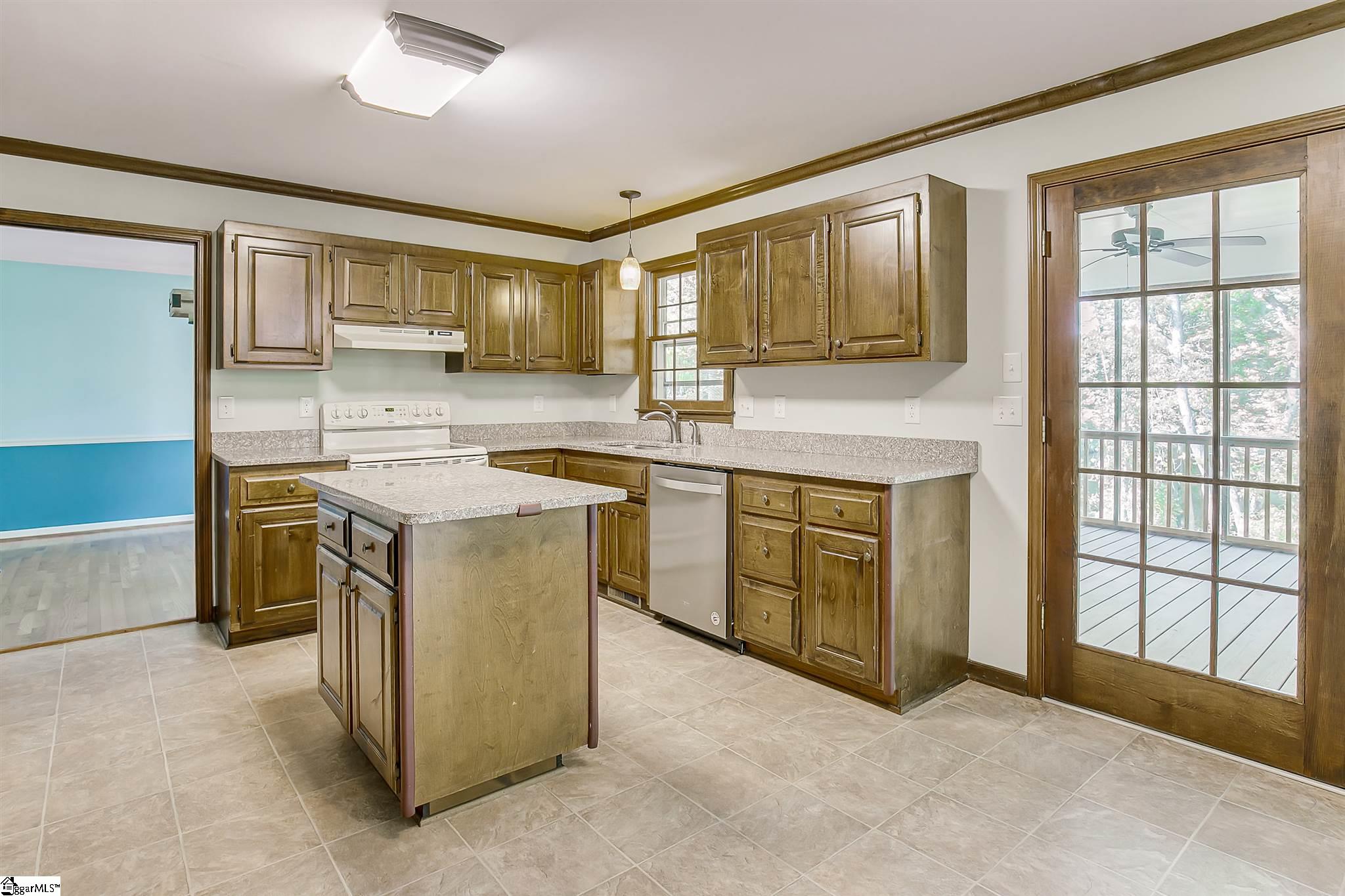 215 Burning Bush Road Mauldin, SC 29662 - Photo 6 of 36 Gallery Image 6