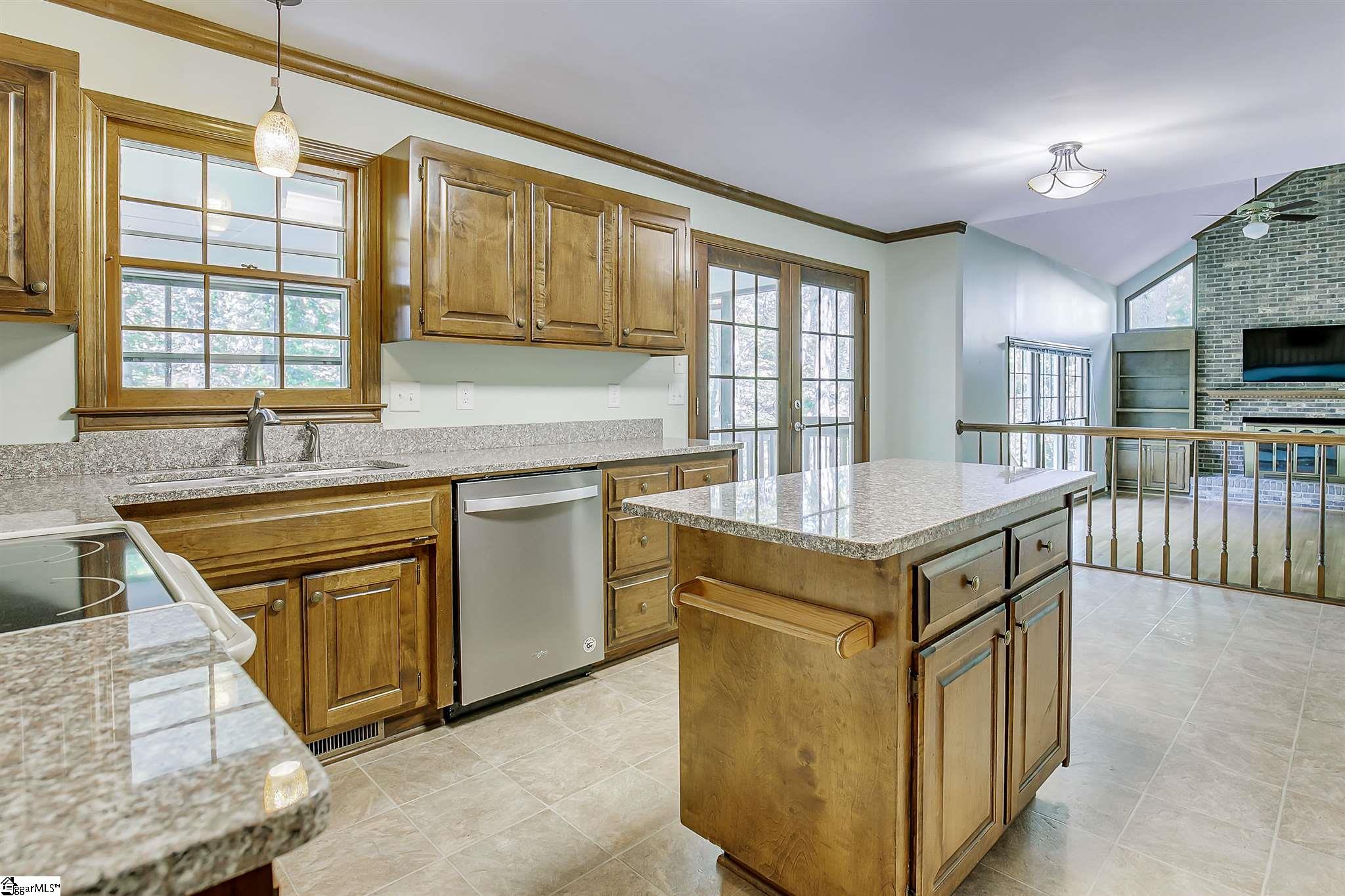 215 Burning Bush Road Mauldin, SC 29662 - Photo 8 of 36 Gallery Image 8