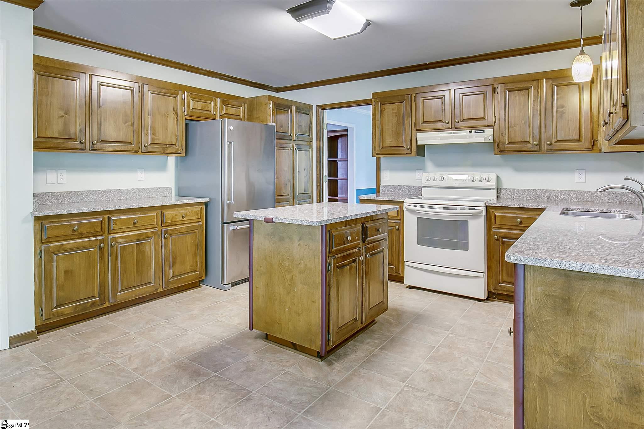 215 Burning Bush Road Mauldin, SC 29662 - Photo 9 of 36 Gallery Image 9