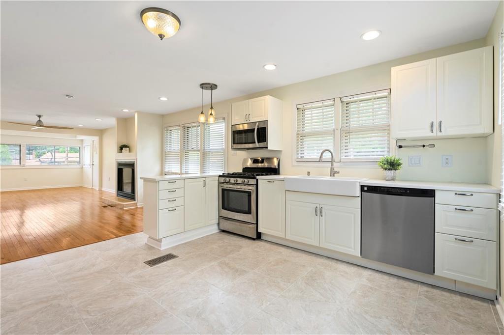 1051 Thorn Run Road Coraopolis, PA 15108 - Photo 2 of 25 Gallery Image 2
