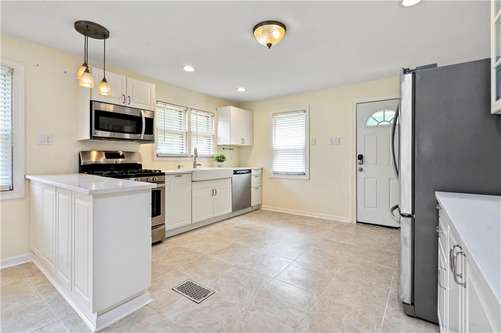 1051 Thorn Run Road Coraopolis, PA 15108 - Photo 4 of 25 Gallery Image 4