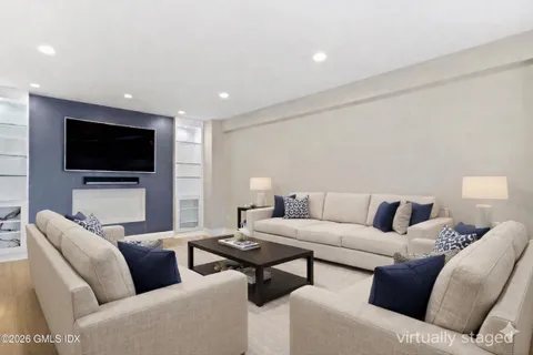 $695,000 | 2 Putnam Hill, Unit 1A, Greenwich, CT 06830