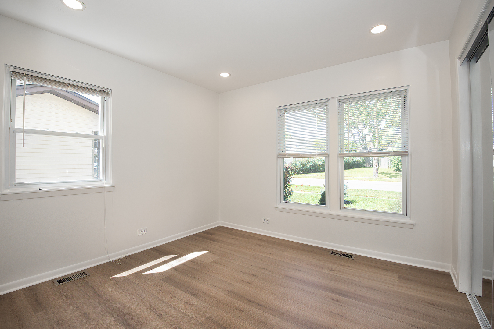 1021 Lonsdale Road Elk Grove Village, IL 60007 - Photo 15 of 19 Gallery Image 15