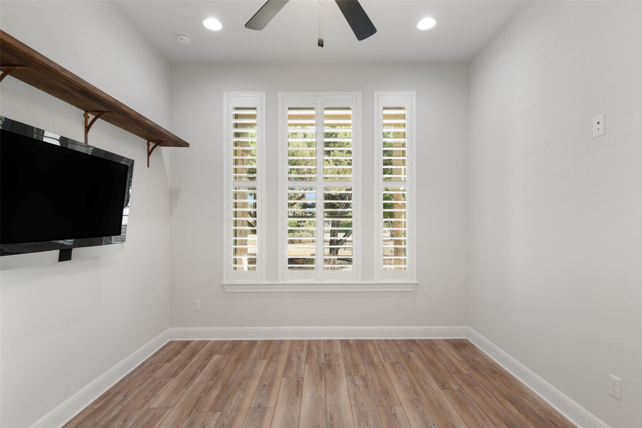 5420 Destination Way Jonestown, TX 78645 - Photo 17 of 40 Bedroom #5 with ensuite bathroom