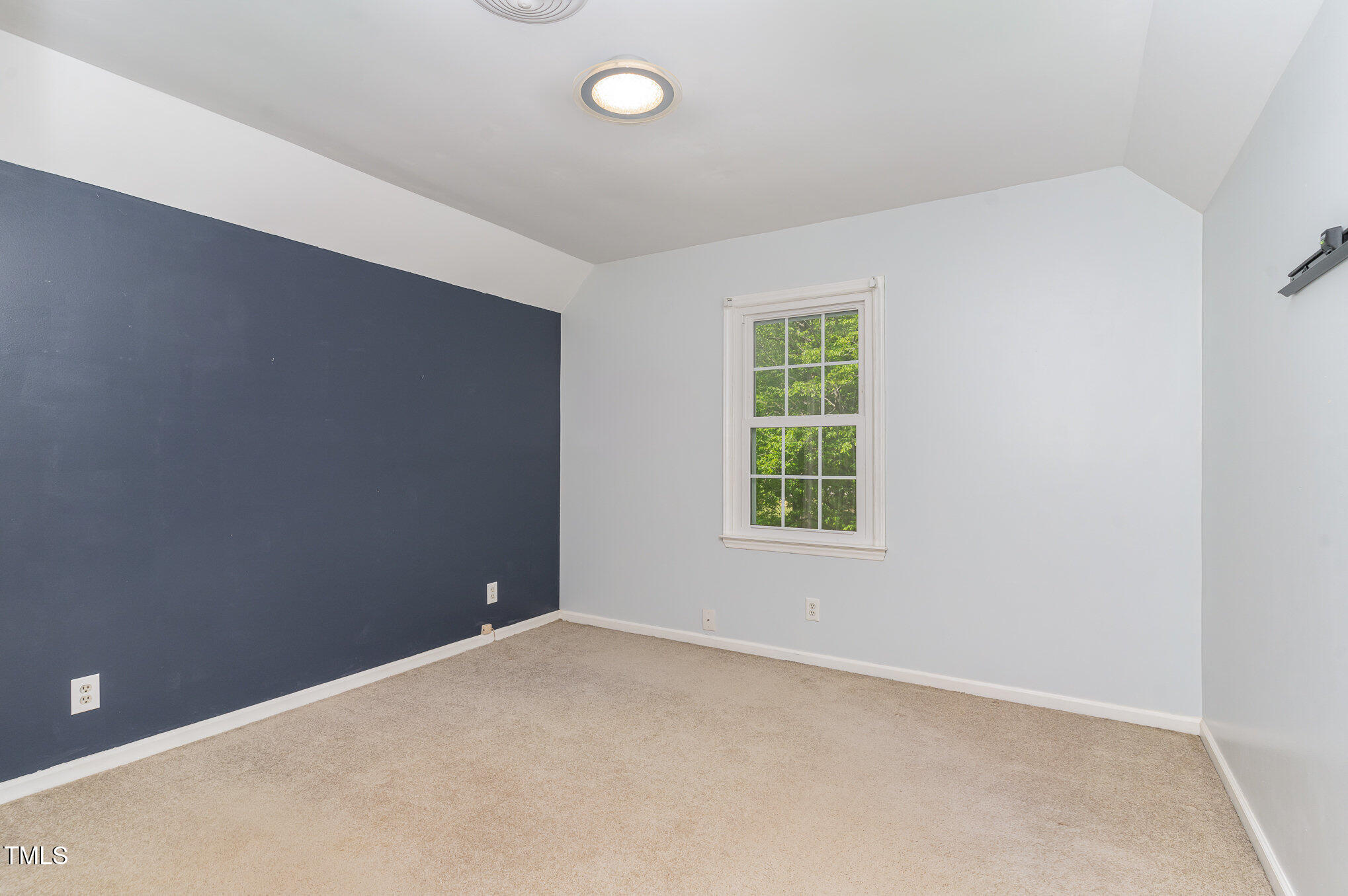 200 Weybossett Road Henderson, NC 27537 - Photo 22 of 30 an empty room with a window