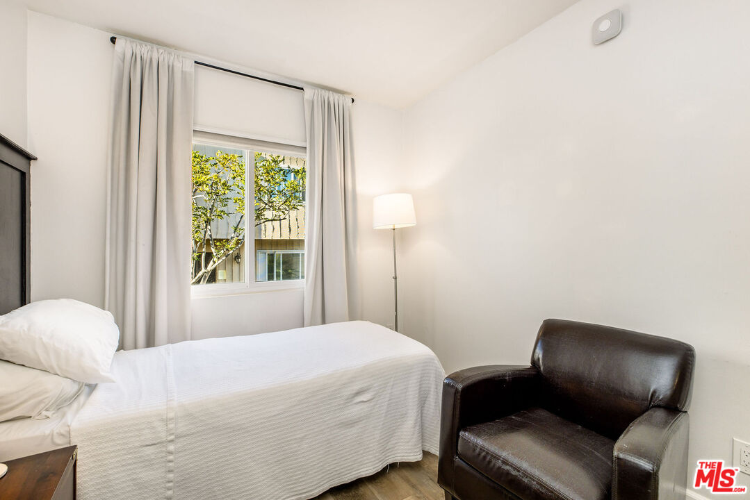8025 Redlands Street, Unit 13 Playa del Rey, CA 90293 - Photo 26 of 43