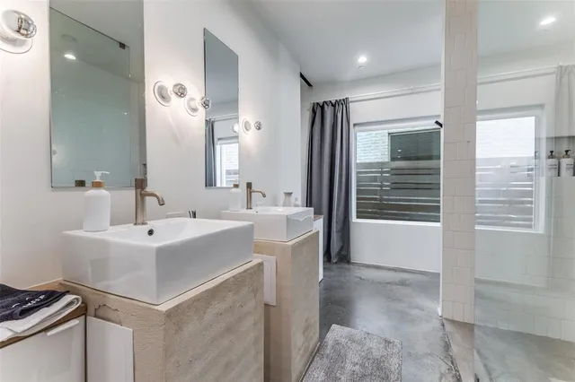 $2,995 | 308 Blackland Court, Dallas, TX 75243