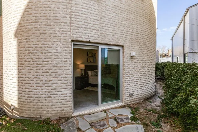 $2,995 | 308 Blackland Court, Dallas, TX 75243